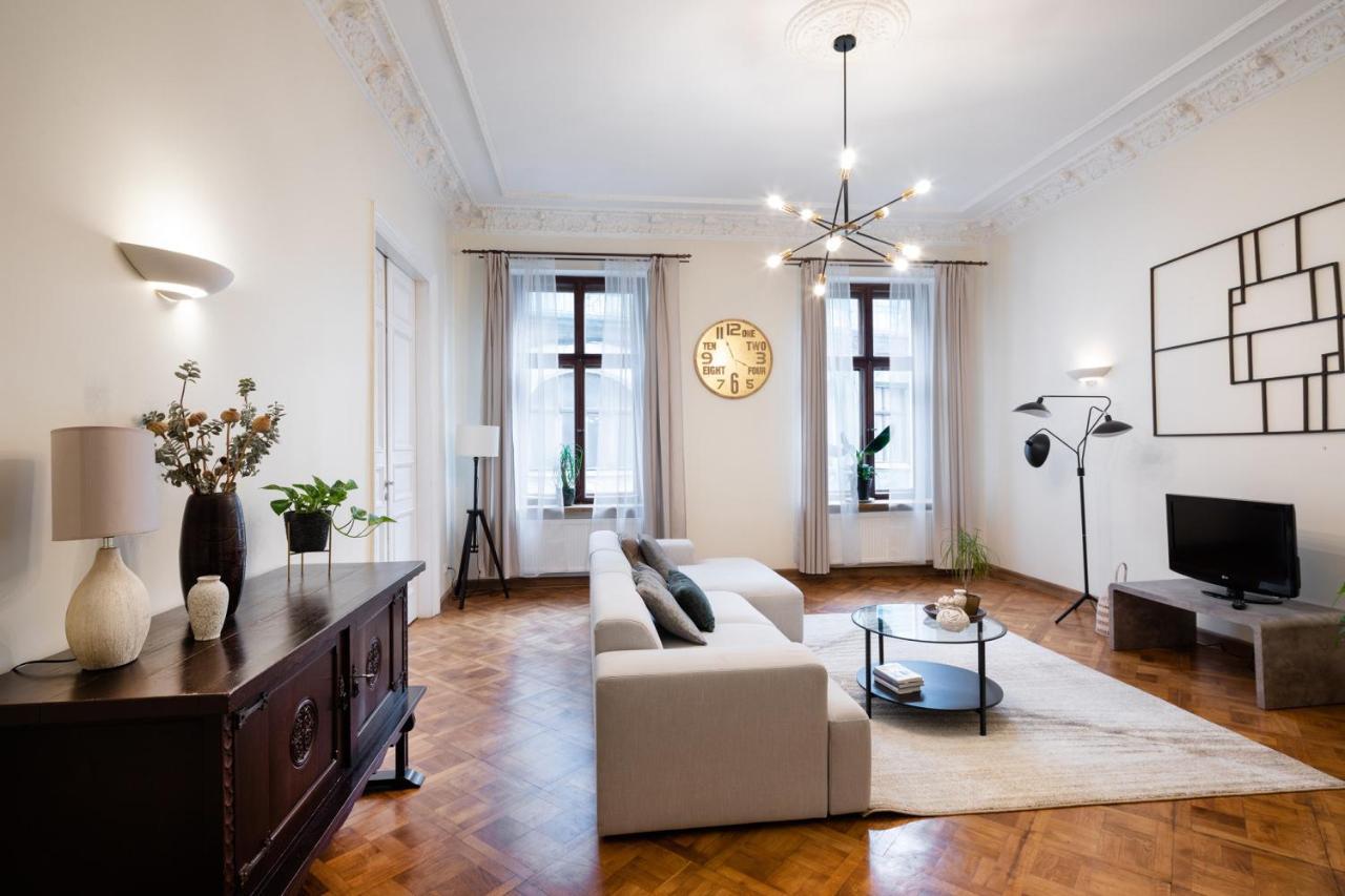 Old Modern And Spacious 2 Bedroom Căn hộ *