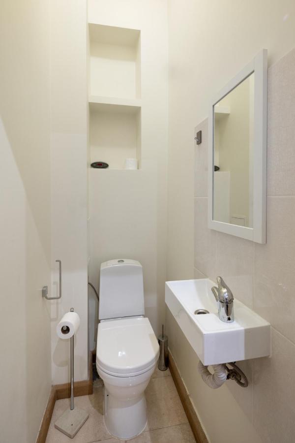 Căn hộ Old Modern And Spacious 2 Bedroom
